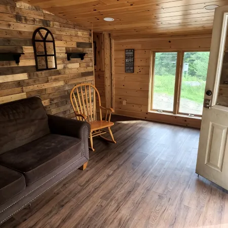 1 Bedroom house with direct trail access