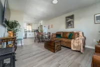 Hobbiton Charm 2 BR Townhouse with LOTR inspired theme. - 3-Star