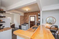 Modern Loft in Historic Birdtown - Unit 4 - アパートメント