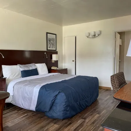Travelers Beach Inn