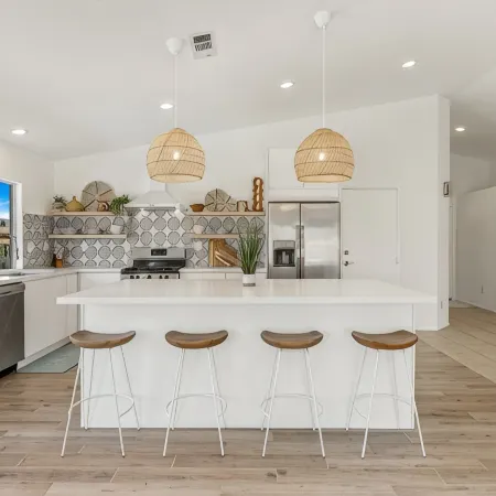 Newly renovated DESERT RETREAT *Private oversized Pool* Walk to Stagecoach