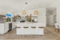 Newly renovated DESERT RETREAT *Private oversized Pool* Walk to Stagecoach - Kuntosalit