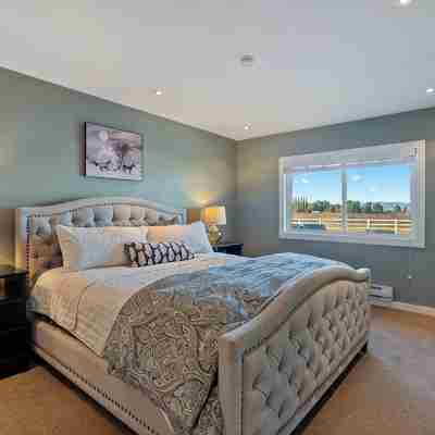 Boots & Barrels Ranch-2 master bedrooms,2 add'l bedrooms,3 baths, views, firepit Rooms
