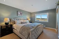 Boots & Barrels Ranch-2 master bedrooms,2 add'l bedrooms,3 baths, views, firepit - Kitchens
