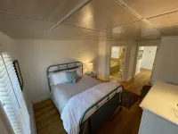 Coastal Gem historic Eastport Water Street walk to shops, restaurants, galleries - 4-Star