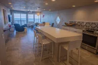 Unequalled Artist Owned 7th Floor Paradise!  Direct Oceanfront! Meet an Octopus! - 4つ星