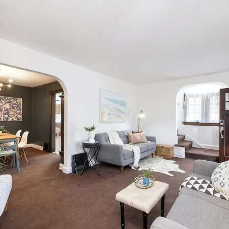 Cozy, Convenient Getaway 3Bd2Ba dog-friendly home in wonderful Akron, OH Отели в г. Акрон