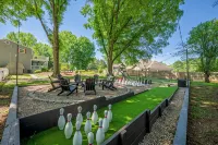 "Lakeshore Landing"- Next to Lake Norman, Pool, Game Room, Pickleball, Putt Putt Hotels in 
