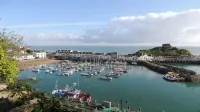 LUXURY PENTHOUSE APARTMENT ALONG  ILFRACOMBE SEAFRONT! GREAT FOR FAMILIES ! - 4성급