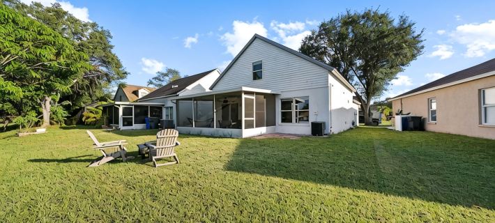 Serene 4BR Lakeside Retreat - Fire Pit & Comm Pool Hotels in Brandon