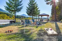 Th River House- Riverfront Cabin with Hot Tub, Fire Pit and Gazebo - 4-Star