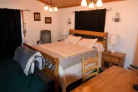DOWNTIME: 4BR/3BA Lake Retreat w/ Sports Court, Near Snow and Lake Adventures - 2-Star