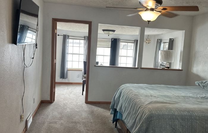 Lakefront house  2-bedroom house in delightful Michigan Center with WiFi, AC