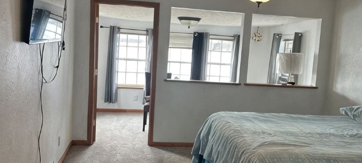Lakefront house  2-bedroom house in delightful Michigan Center with WiFi, AC Hotels in Jackson County
