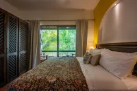 Spacious Private Villa with Pool Backing to Golf Course Beach Only Minutes Away - พร้อมระเบียง
