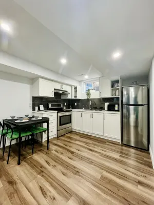 Comfort Quarters In Guelph! Your Cozy Home Away From Home. - Wifi