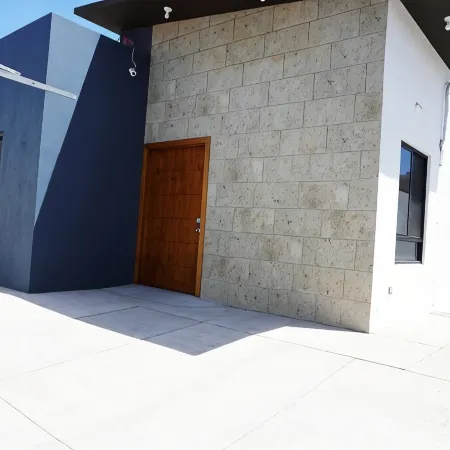 Exclusive San Marino Villa: Modern, Accessible, A/C & Hot Tub