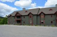 Luxury 3BR/3BA Ski On/Off Lodges Bear Mountain Near Sunrise Chair Killington.