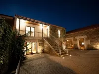 Old house restored in Douro, 5 km from Vila Real. Comfort and tranquility. Hotels in Vila Real
