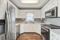 Spacious Home with Pool Hot Tub and Arcade Games . Great Quiet and Safe Location - 4 estrellas