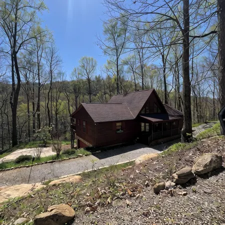 Secluded Mountain Cabin Retreat Near Franklin & Highlands