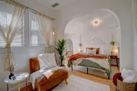 Radiant Historic Downtown Home I Lots of Light I Covered Parking - อพาร์ทเม้นท์