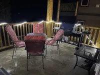 Newly redecorated condo right on the ski hill with private hot tub.