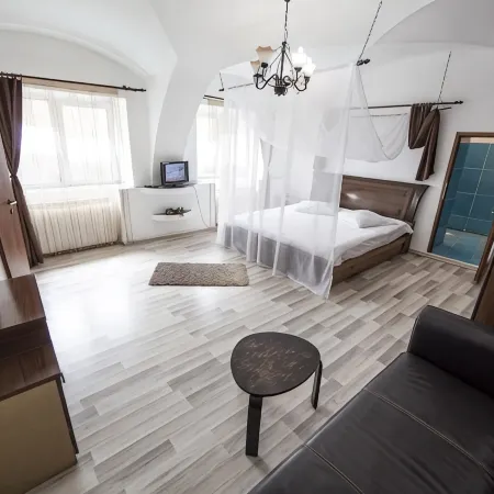 Piata Sfatului Apartments