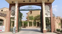 Luca Pyramids Inn