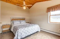 3 bedroom waterfront house with large yard and Gorgeous view of Braddocks Bay - 3-Star