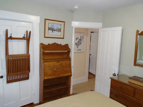 Historic house renovated for modern convenience - Bungalow