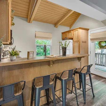Hidden Gem Cabin: Dog friendly, cozy cabin nestled in the heart of Helen, GA