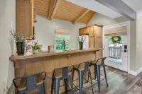 Hidden Gem Cabin: Dog friendly, cozy cabin nestled in the heart of Helen, GA - de charme
