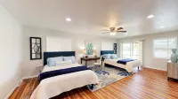 Lake Front house on Watts Bar Lake with large private dock, 2 screen porches - Hot Tub