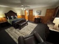 The Cabin at Caddo Crossing - for the vibe of an old-time lodge on the bayou! - Homestays