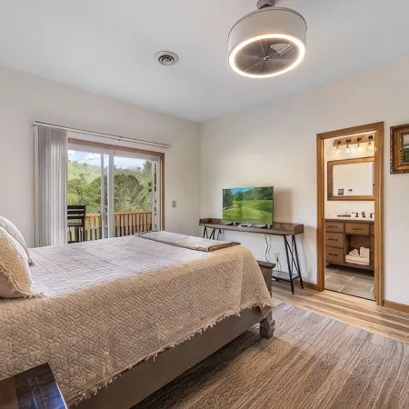 Newly Renovated Condo in Gated Golf Community