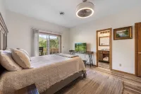 Newly Renovated Condo in Gated Golf Community - 4-Star