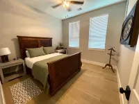 Four Bedroom Downtown Tomball Cottage - Kitchenette