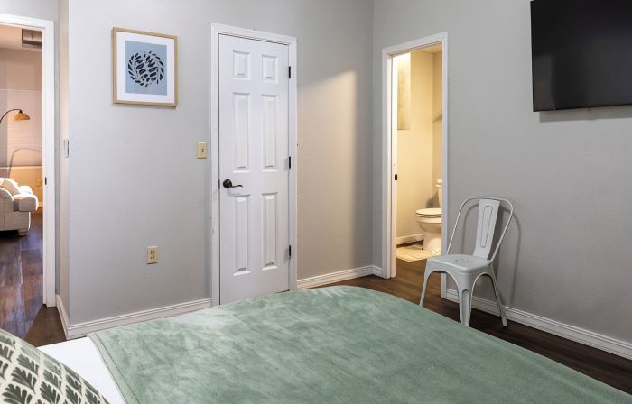 The Loft on Main. Cozy 2-bedroom apartment in Chelsea with all the amenities.