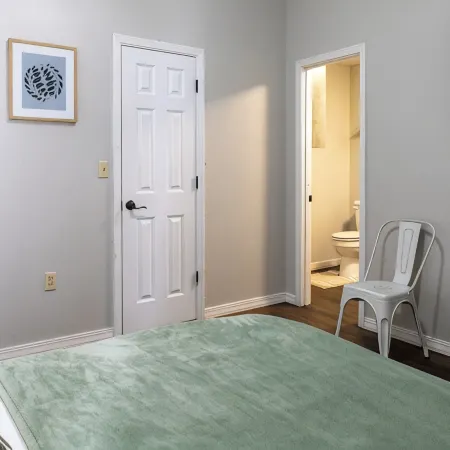 The Loft on Main. Cozy 2-bedroom apartment in Chelsea with all the amenities.