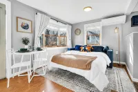 The Saco Suite - Downtown, Dog Friendly, Sleeps 4, Walk to Bars & Restaurants!