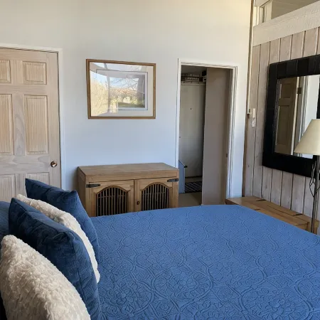 Ski In/Ski Out 2 Bed/2Bath Top Floor Updated Condo With Elevator and Steamshower