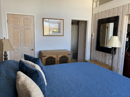 Ski In/Ski Out 2 Bed/2Bath Top Floor Updated Condo With Elevator and Steamshower - 2 étoiles