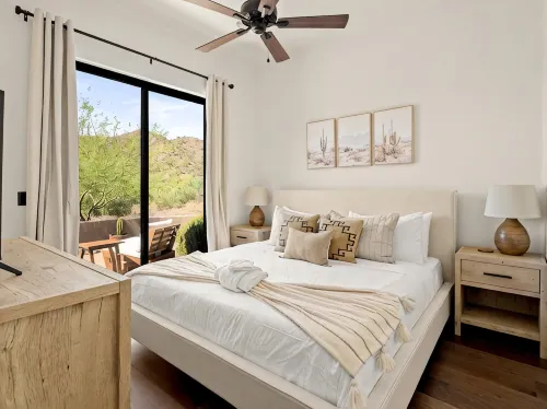 Luxury Sonoran Nights,Walk to Cave Creek, Heated Pool/Hot Tub, Backs Black Mtn - Wifi