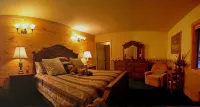 Large Lake Front w/ Own Dock and Mountain Views.  Sleeps 20 Cert Vrp-25-0468 - balcony