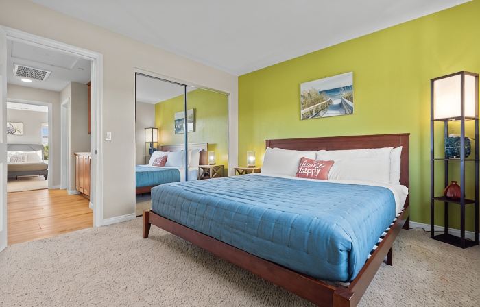 Resort-style Home with stunning views, pool, hot tub, putting green
