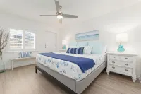200 ft to toes in the sand...restaurants, shopping, biking, Mayo Clinic nearby! - balcony