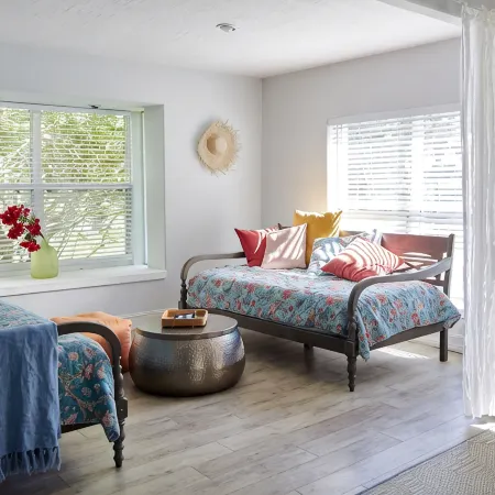 Stylish, and Relaxing in a Charming Neighbourhood with a Secluded Local Beach.
