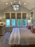 Luxurious Lakefront Retreat - Homestays