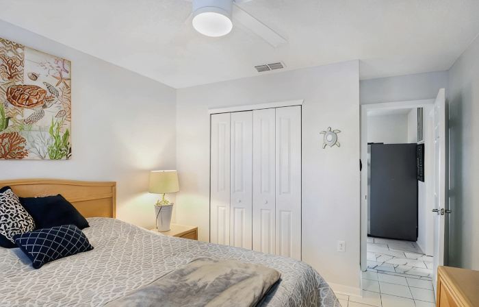 Sunset Lagoon. In the heart of Hudson. Waterfront. 2 minute walk beach/dining